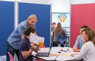 Beratung im Didaktischen Labor der Universität Passau (Foto: Universität Passau)