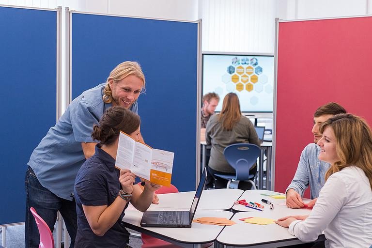 Beratung im Didaktischen Labor der Universitt Passau Foto Universitt Passau